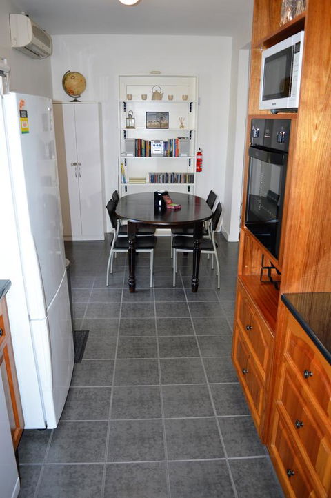 Lyttleton Cottage - Internet Find 17
