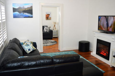 Lyttleton Cottage - Internet Find 14