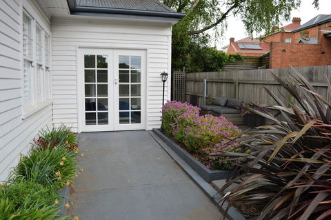 Lyttleton Cottage - Internet Find 21