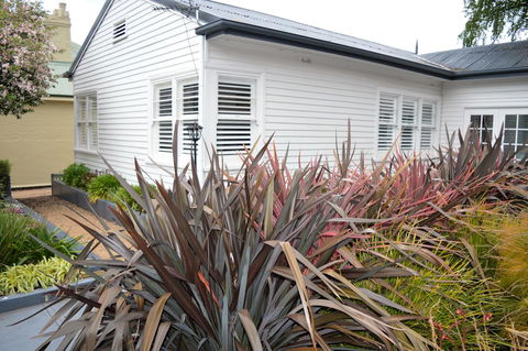 Lyttleton Cottage - Internet Find 26
