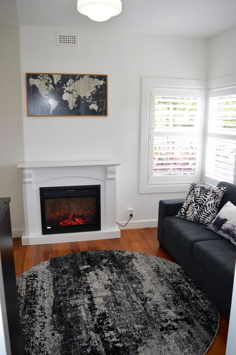 Lyttleton Cottage - Internet Find 18