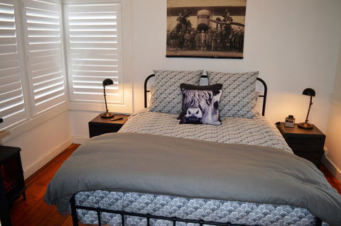 Lyttleton Cottage - Internet Find 4