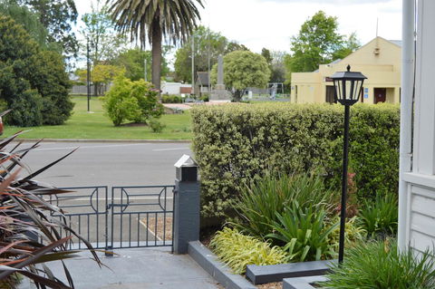 Lyttleton Cottage - Internet Find 13