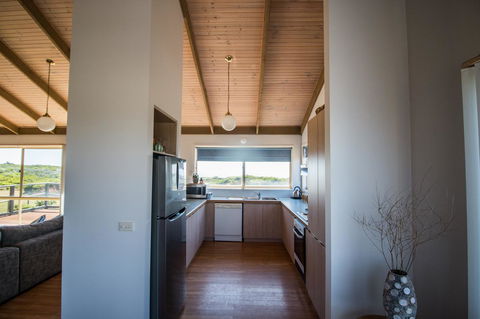Sunsets On Martyrs Beach House - Ocean Views - Internet Find 4