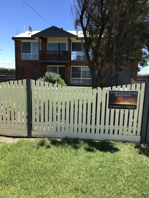 Sunsets On Martyrs Beach House - Ocean Views - Internet Find 20