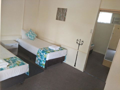 Arkana Motel - Internet Find 39