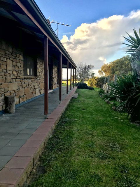 Beeâ€™s Place - 3 Bedroom Home On 10 Acres Of Land With Distant Ocean Views - Internet Find 18