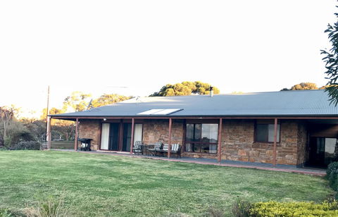 Beeâ€™s Place - 3 Bedroom Home On 10 Acres Of Land With Distant Ocean Views - Internet Find 10