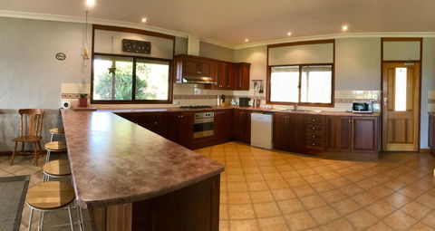 Beeâ€™s Place - 3 Bedroom Home On 10 Acres Of Land With Distant Ocean Views - Internet Find 16