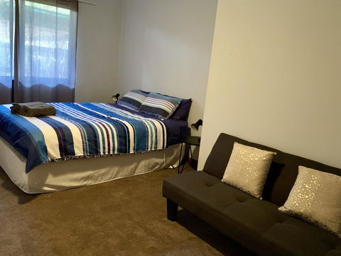 Beeâ€™s Place - 3 Bedroom Home On 10 Acres Of Land With Distant Ocean Views - Internet Find 6