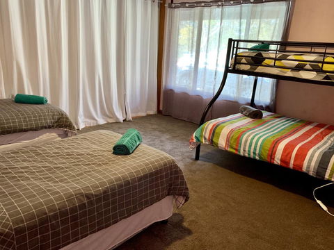 Beeâ€™s Place - 3 Bedroom Home On 10 Acres Of Land With Distant Ocean Views - Internet Find 7