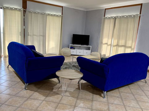 Beeâ€™s Place - 3 Bedroom Home On 10 Acres Of Land With Distant Ocean Views - Internet Find 0