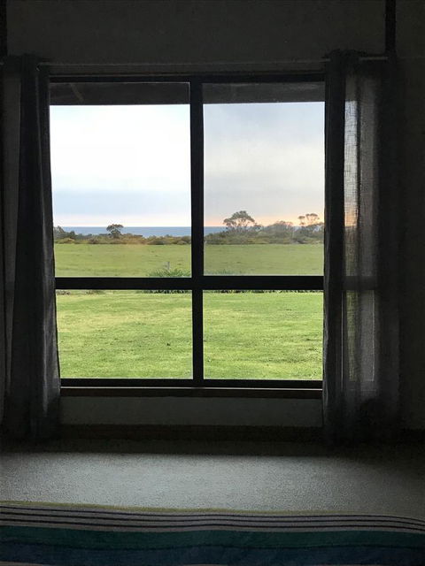 Beeâ€™s Place - 3 Bedroom Home On 10 Acres Of Land With Distant Ocean Views - Internet Find 20