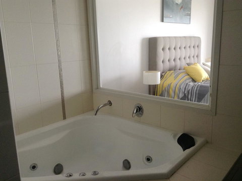 Beachfront Holiday Apartment To Rent For Short And Long Stays - Internet Find 7