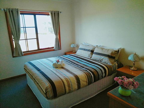Baudins Accommodation And Restaurant - Internet Find 1
