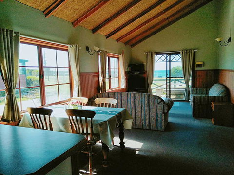 Baudins Accommodation And Restaurant - Internet Find 3