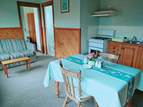 Baudins Accommodation And Restaurant - Internet Find 10