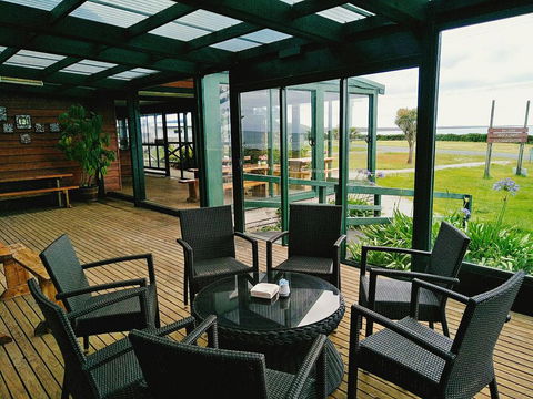Baudins Accommodation And Restaurant - Internet Find 21