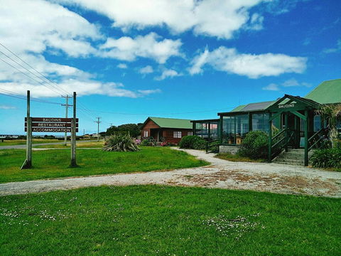 Baudins Accommodation And Restaurant - Internet Find 22