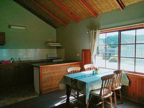 Baudins Accommodation And Restaurant - Internet Find 11