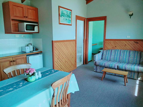 Baudins Accommodation And Restaurant - Internet Find 9