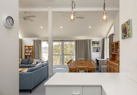 'Matilda' - Spacious & Centrally Located With Great Lake Views - Internet Find 2