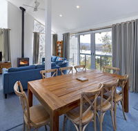 'Matilda' - Spacious  centrally located with great lake views - Internet Find