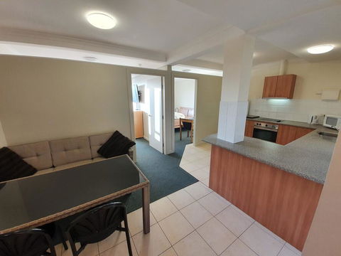 17 Lakeview Plaza - Internet Find 1