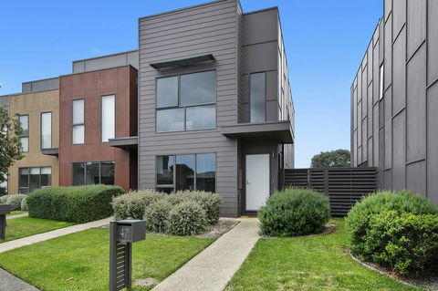 2 Bedroom Townhouse - Family & Corporate Bookings Only - Internet Find 3