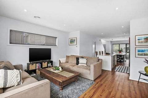 2 Bedroom Townhouse - Family & Corporate Bookings Only - Internet Find 2