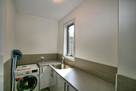 43B Twynam Street - The Falls On Twynam - Internet Find 3