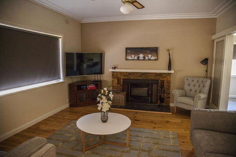 725 Myrtleford-Yackandandah Road - Internet Find 2
