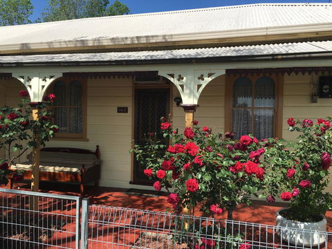 A Settlers Cottage Accommodation Bathurst CBD - Internet Find 1
