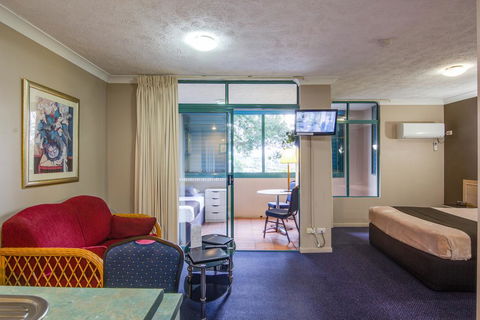 AAA Airport Albion Manor Apartments And Motel - Internet Find 3