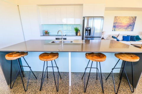 Absolute Beachfront & Secluded New Home - Internet Find 2