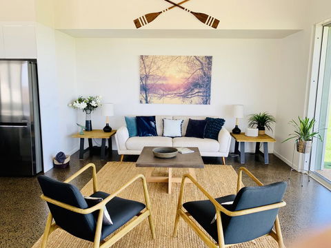Absolute Beachfront & Secluded New Home - Internet Find 3