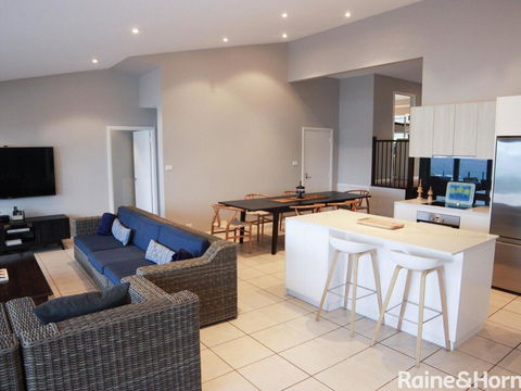 Absolutely Avoca - 114a Avoca Drive, Avoca Beach - Internet Find 3