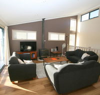 Acacia 5/2 Kirwan Close - Internet Find
