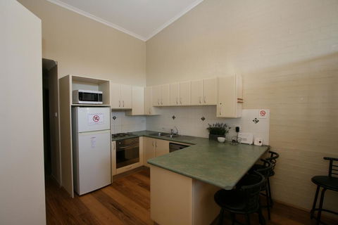 Acacia 5/2 Kirwan Close - Internet Find 2