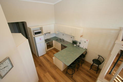 Acacia 5/2 Kirwan Close - Internet Find 3