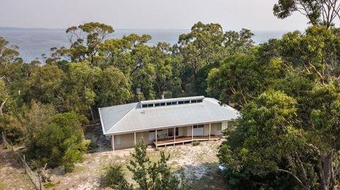 Acacia Lakehouse - The Lake At Your Doorstep - Internet Find 0
