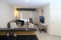 ADELAIDE CBD APARTMENT - 3BR 2BATH CARPARK