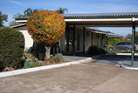 Airlie House Motor Inn - Internet Find 2