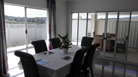 Alkimos Beach Retreat - Internet Find 1