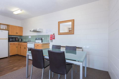 Alpine Apartment - Great Location With Views Of Lake Jindabyne - Internet Find 3