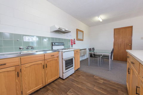 Alpine Apartment - Great Location With Views Of Lake Jindabyne - Internet Find 2