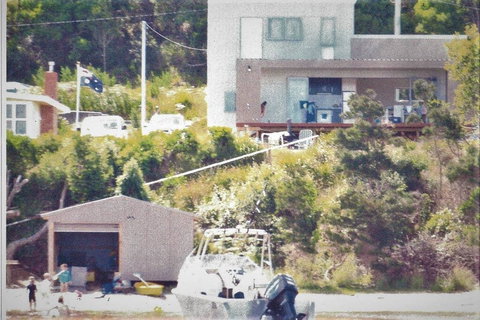 Amazing Ansons Bay Absolute Waterfront Beach House - Internet Find 3