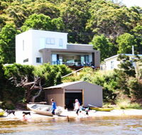 Amazing Ansons Bay Absolute Waterfront Beach House - Internet Find