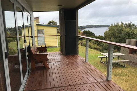 Amazing Ansons Bay Absolute Waterfront Beach House - Internet Find 1