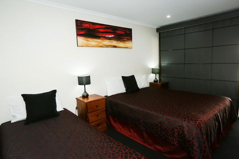 Amber Lodge Motel - Internet Find 2